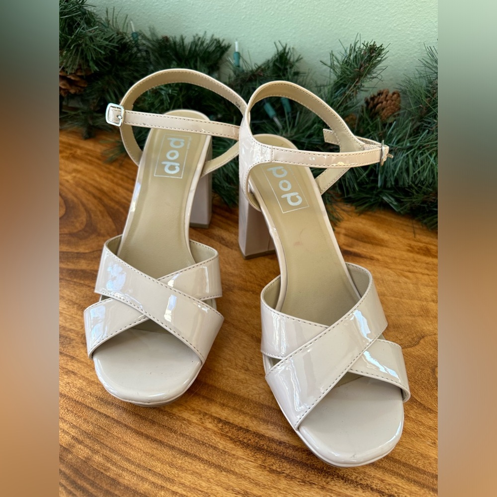 Pop Delighted Nude Block Heel - Picture 3 of 4